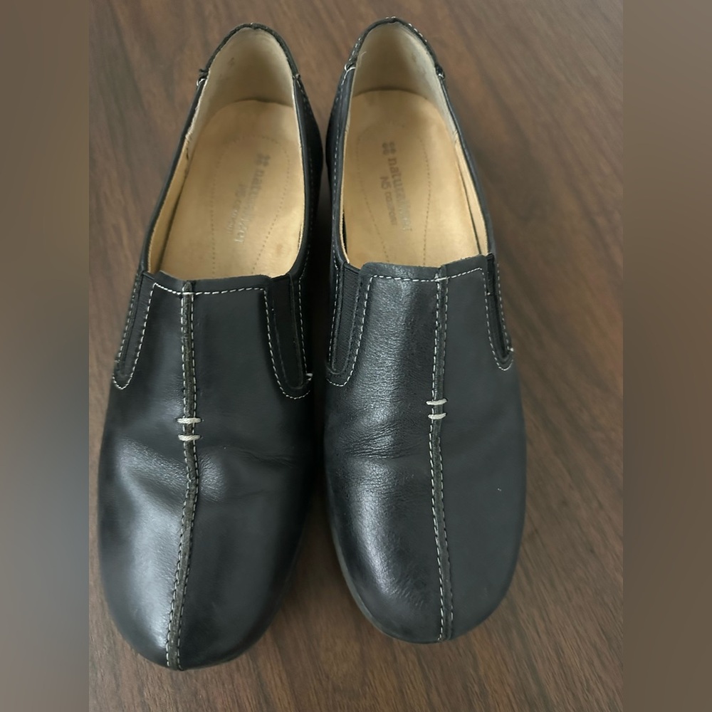 Naturalizer Black Leather women’s leather loafers